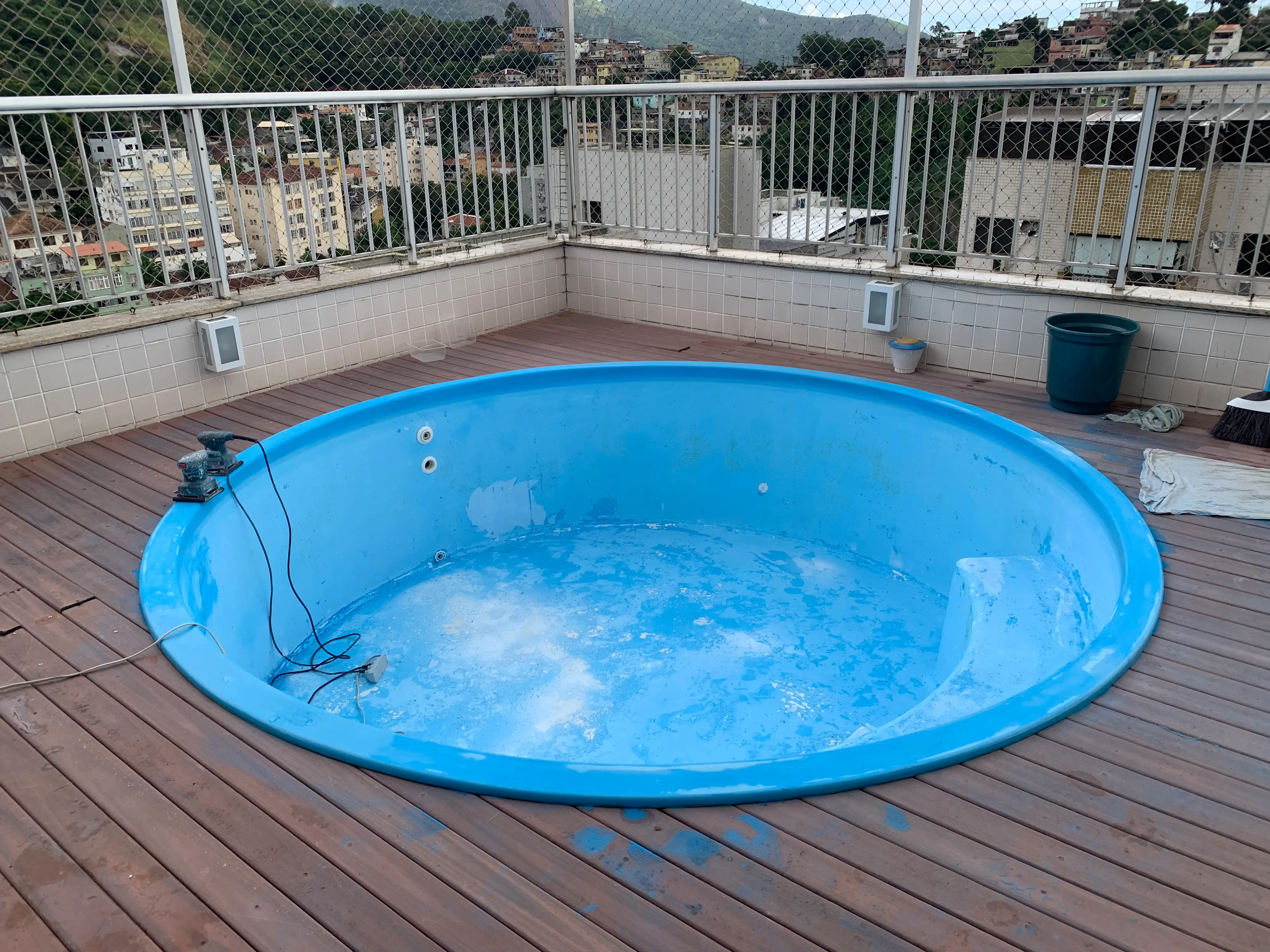Piscina de fibra depois da reforma