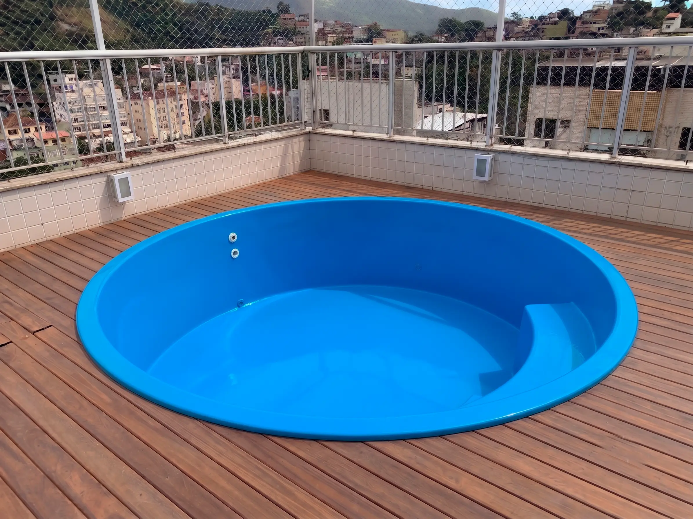 Piscina de fibra antes da reforma