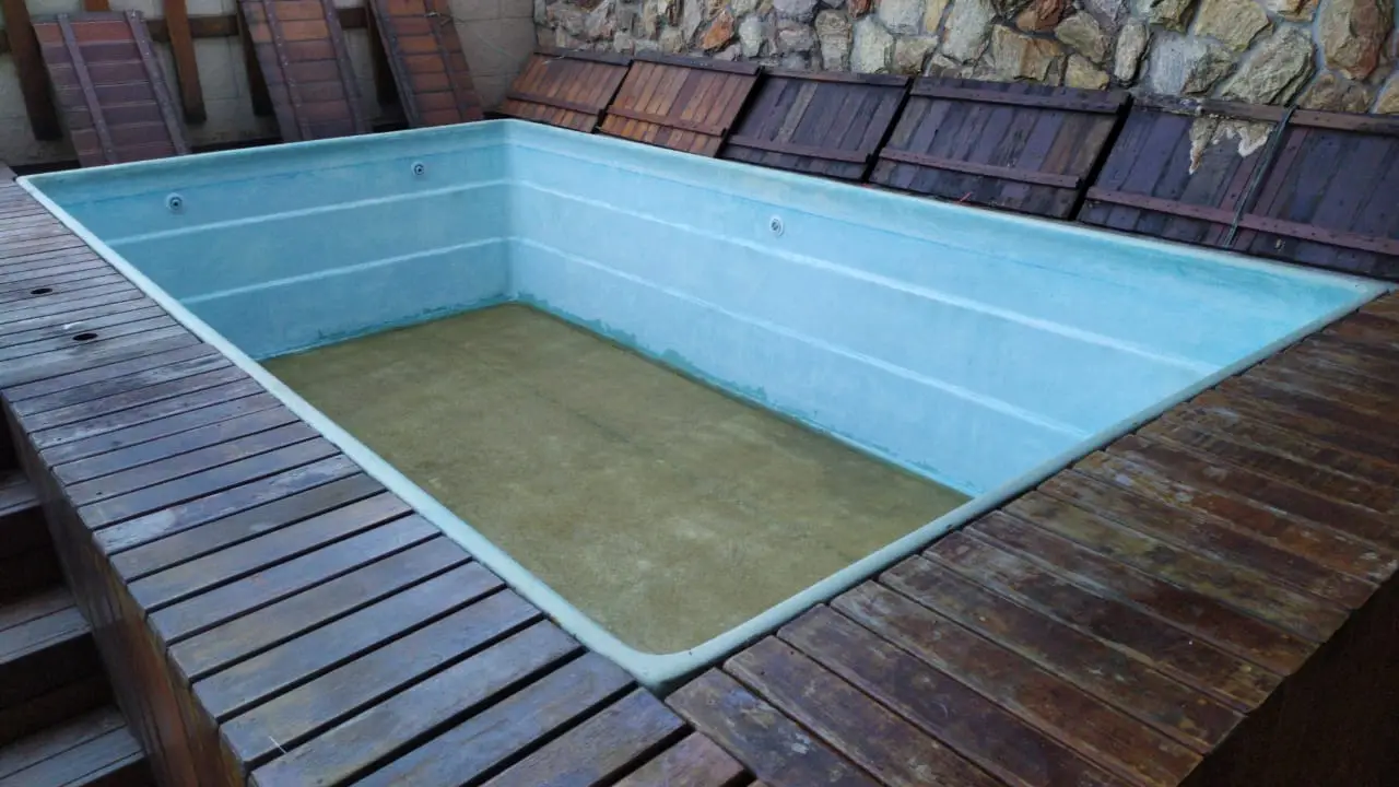 Piscina de fibra depois do conserto